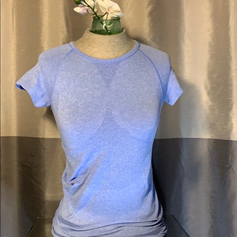 TNA active t-shirt